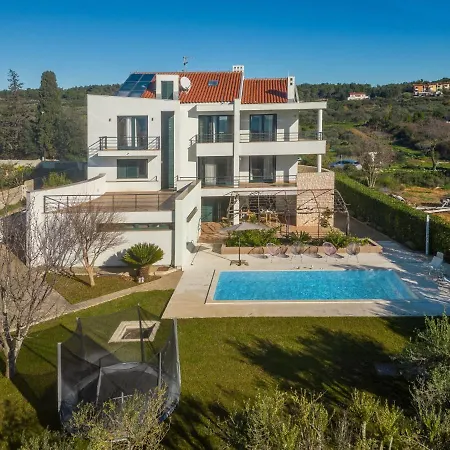 Paradise Villa *